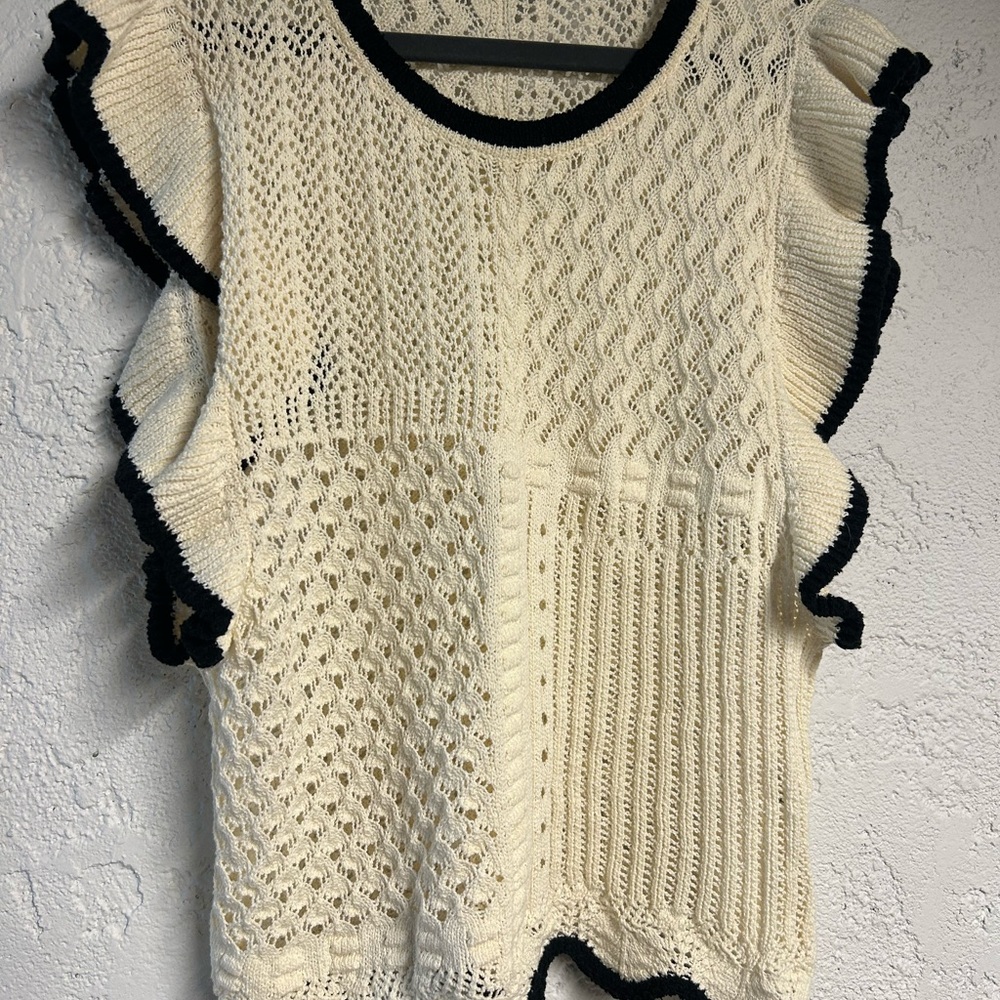 Zara Cream and Black Knit Blouse